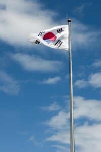 韓国アイドルの肌を守るマルチバームの使い方は？