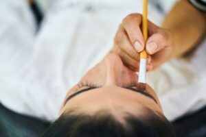 眉をふんわり仕上げる韓国肌の全体バランスを整える方法は？