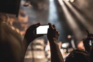 証明写真でフラッシュでもツヤを残す方法は？