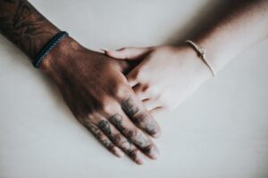 透明感のある肌にするためのおすすめアイテムは？